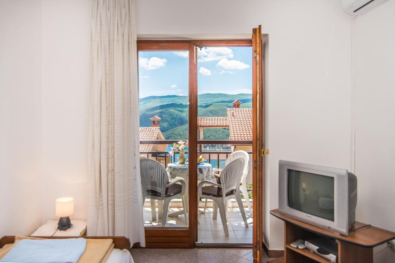 Apartments Pino Рабац Экстерьер фото